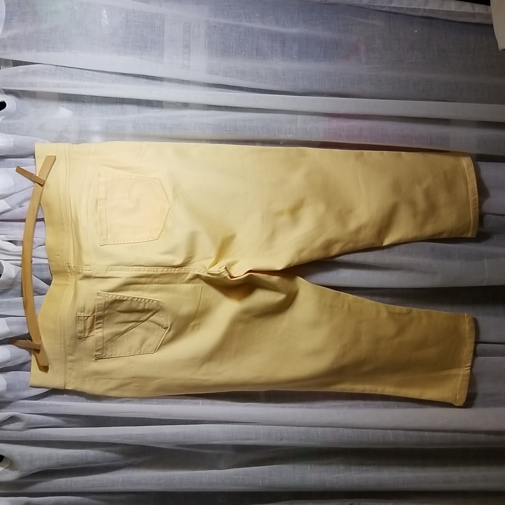XL Yellow Cotton pull-on Capris